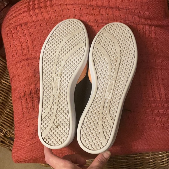 Puma Classics Black with Peach size 8 1/2 - Picture 9 of 10